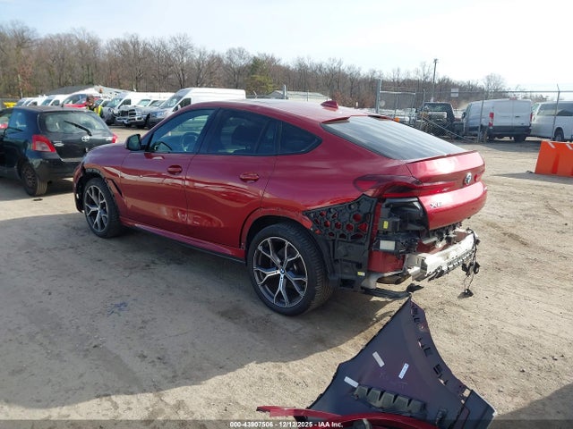 2021 BMW X6 5UXCY6C03M9G77549 Photo 2