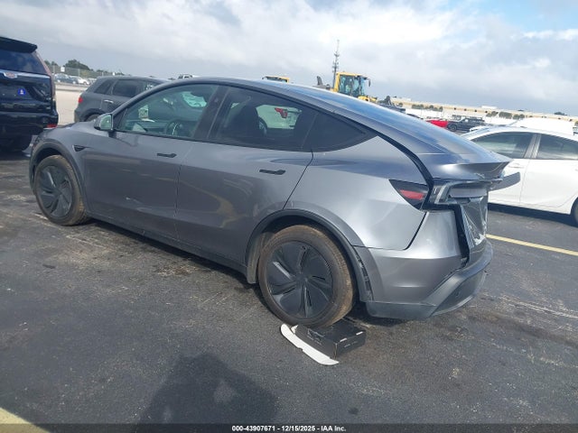 2026 TESLA MODEL Y 7SAYGDED7TA457735 Photo 2