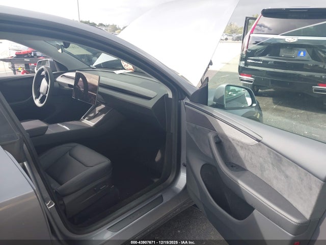2026 TESLA MODEL Y 7SAYGDED7TA457735 Photo 4