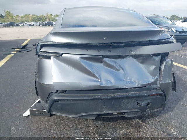 2026 TESLA MODEL Y 7SAYGDED7TA457735 Photo 5