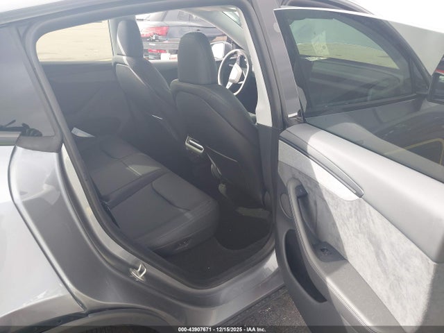 2026 TESLA MODEL Y 7SAYGDED7TA457735 Photo 7