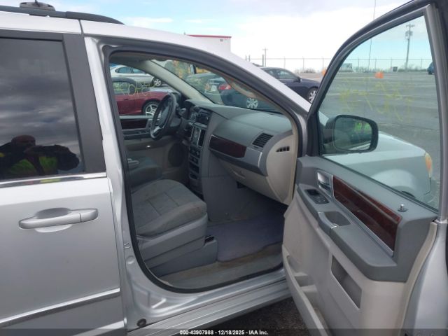 2010 CHRYSLER TOWN & COUNTRY 2A4RR5D19AR102587 Photo 4