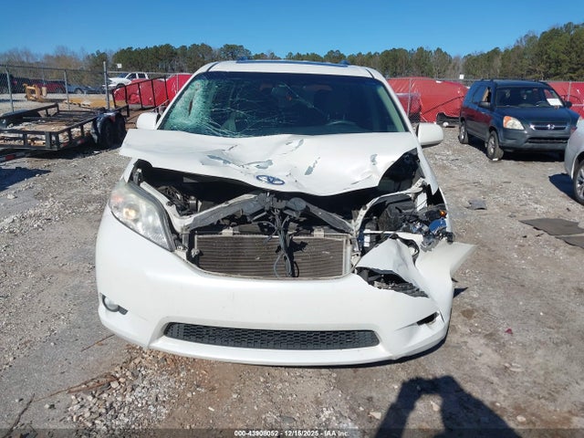 5TDYZ3DC9HS894927 Toyota Sienna Xle Premium 8 Passenger