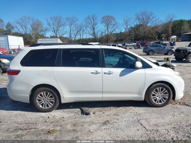 5TDYZ3DC9HS894927 Toyota Sienna Xle Premium 8 Passenger