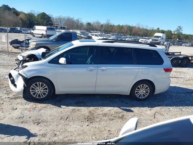 5TDYZ3DC9HS894927 Toyota Sienna Xle Premium 8 Passenger