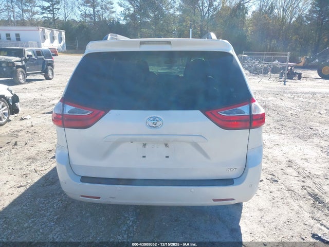 5TDYZ3DC9HS894927 Toyota Sienna Xle Premium 8 Passenger