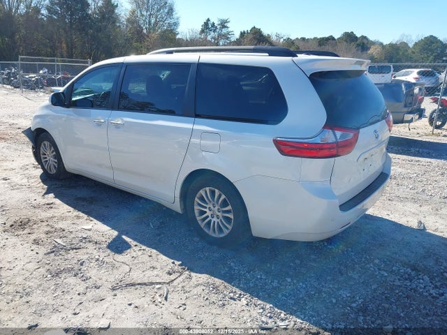 2017 TOYOTA SIENNA 5TDYZ3DC9HS894927 Photo 2