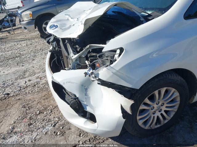 2017 TOYOTA SIENNA 5TDYZ3DC9HS894927 Photo 5