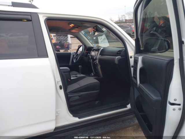 2023 TOYOTA 4RUNNER JTEMU5JR0P6141248 Photo 4
