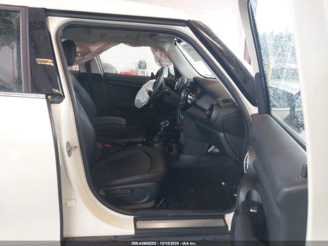 2018 MINI HARDTOP WMWXU1C57J2F81275 Photo 4