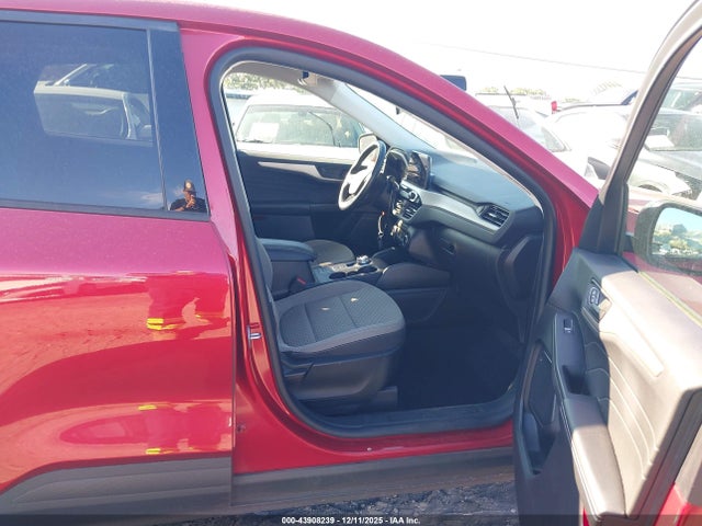 1FMCU0G66NUA82954 Ford ESCAPE SE