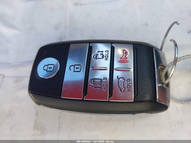 KNDMB5C11G6214547 KIA SEDONA LX