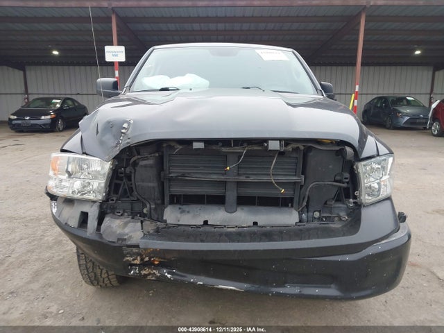 1C6RR6FT4JS143242 RAM 1500 Tradesman 4x2 6&#039;4 Box