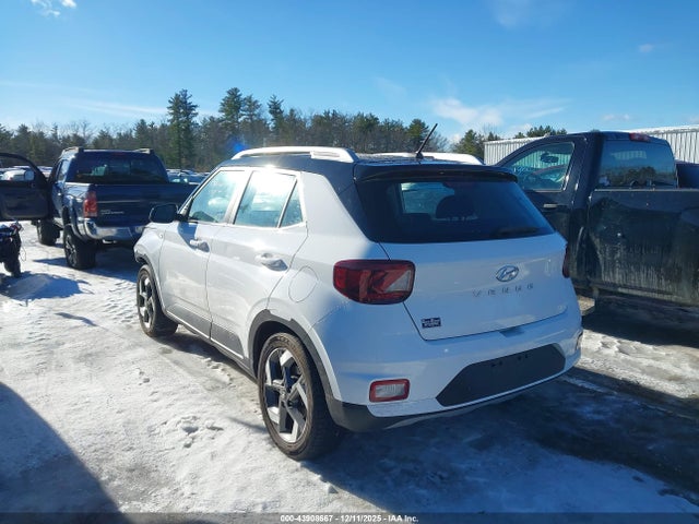 Hyundai Venue Limited 2024 KMHRC8A32RU329967 Image 3