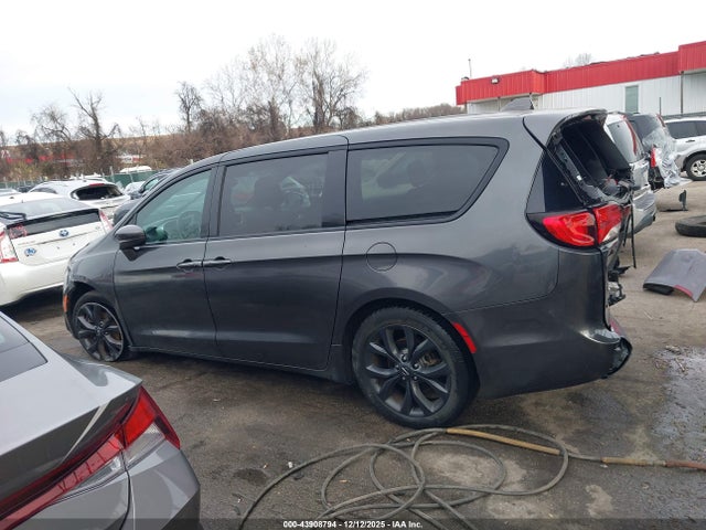 43908794 :رقم المزاد ، 2C4RC1FG8JR351254 vin ، 2018 Chrysler Pacifica Touring Plus مزاد بيع