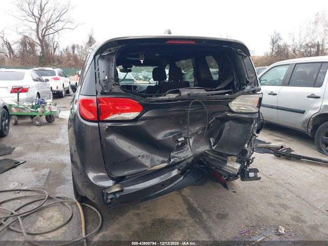43908794 :رقم المزاد ، 2C4RC1FG8JR351254 vin ، 2018 Chrysler Pacifica Touring Plus مزاد بيع