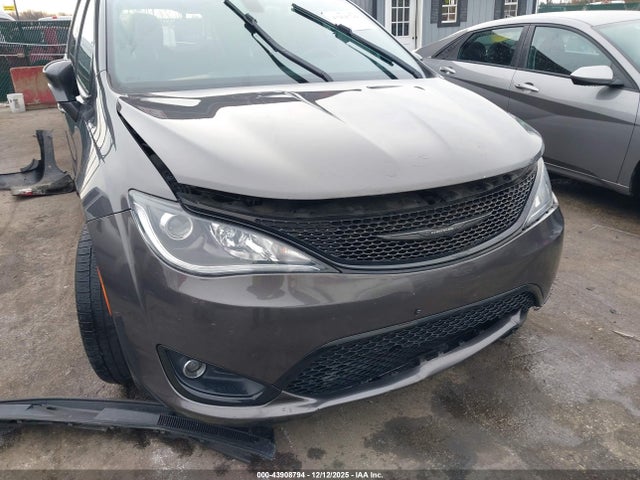 43908794 :رقم المزاد ، 2C4RC1FG8JR351254 vin ، 2018 Chrysler Pacifica Touring Plus مزاد بيع
