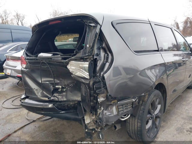 43908794 :رقم المزاد ، 2C4RC1FG8JR351254 vin ، 2018 Chrysler Pacifica Touring Plus مزاد بيع