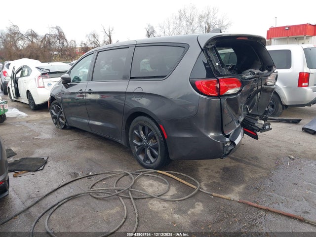 2018 CHRYSLER PACIFICA 2C4RC1FG8JR351254 Photo 2
