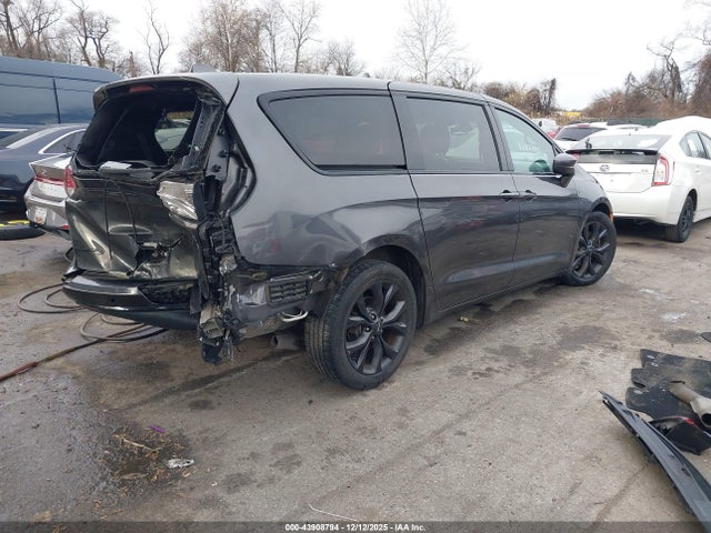 2018 CHRYSLER PACIFICA 2C4RC1FG8JR351254 Photo 3