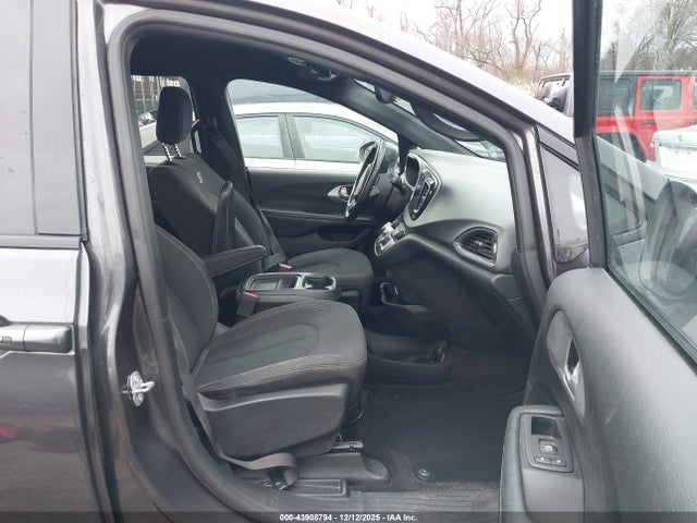 2018 CHRYSLER PACIFICA 2C4RC1FG8JR351254 Photo 4