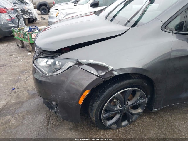 2018 CHRYSLER PACIFICA 2C4RC1FG8JR351254 Photo 5