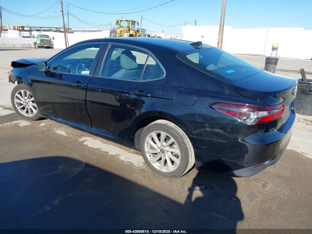 4T1C11AKXMU607968 Toyota CAMRY LE