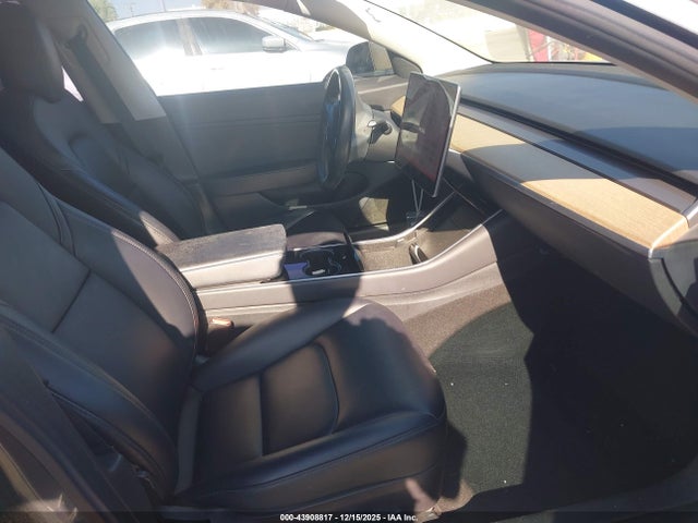 2018 TESLA MODEL 3 5YJ3E1EA1JF021691 Photo 4