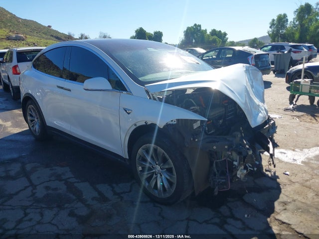 2020 TESLA MODEL X 5YJXCDE25LF303711 Photo 0