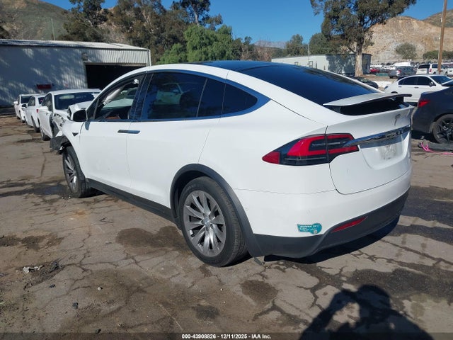 2020 TESLA MODEL X 5YJXCDE25LF303711 Photo 2