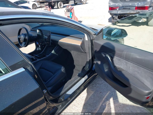 2019 TESLA MODEL 3 5YJ3E1EA7KF398558 Photo 4