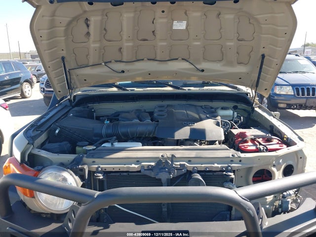 2014 TOYOTA FJ CRUISER JTEBU4BF4EK184095 Photo 9