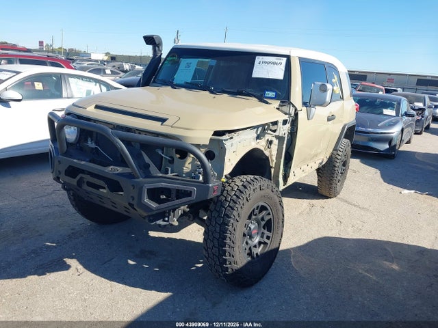 2014 TOYOTA FJ CRUISER JTEBU4BF4EK184095 Photo 1