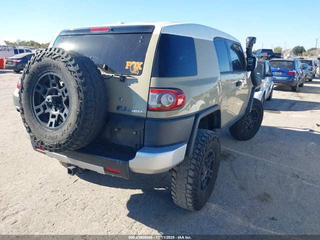 2014 TOYOTA FJ CRUISER JTEBU4BF4EK184095 Photo 3