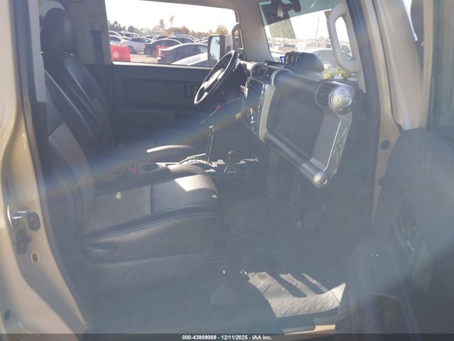 2014 TOYOTA FJ CRUISER JTEBU4BF4EK184095 Photo 4