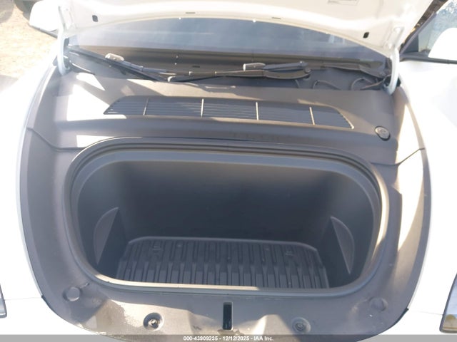 2024 TESLA MODEL Y 7SAYGDEF2RF150535 Photo 9