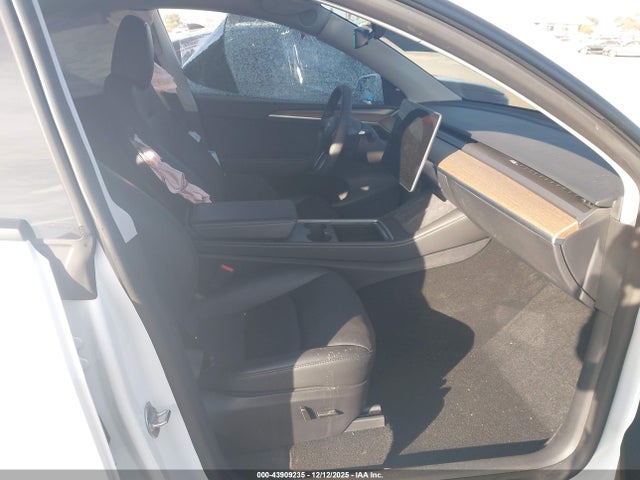 2024 TESLA MODEL Y 7SAYGDEF2RF150535 Photo 4