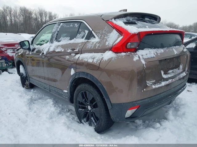 2018 MITSUBISHI ECLIPSE CROSS JA4AT4AA3JZ068987 Photo 2