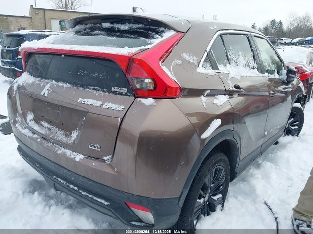 2018 MITSUBISHI ECLIPSE CROSS JA4AT4AA3JZ068987 Photo 3