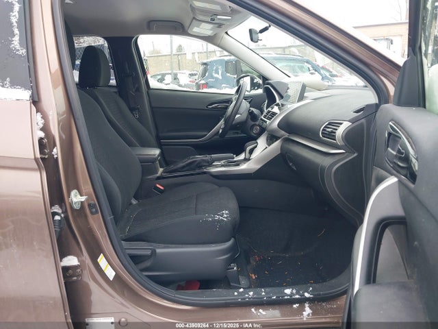 2018 MITSUBISHI ECLIPSE CROSS JA4AT4AA3JZ068987 Photo 4