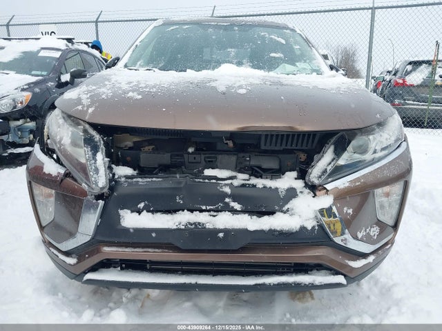 2018 MITSUBISHI ECLIPSE CROSS JA4AT4AA3JZ068987 Photo 5