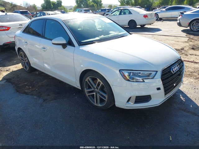 2018 AUDI A3 WAUAUGFF2J1028260 Photo 0