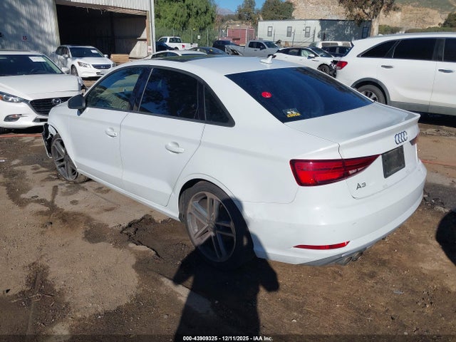 2018 AUDI A3 WAUAUGFF2J1028260 Photo 2