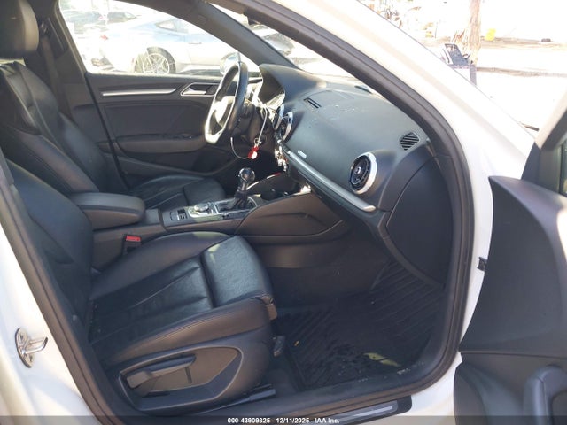 2018 AUDI A3 WAUAUGFF2J1028260 Photo 4
