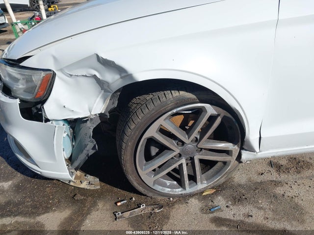 2018 AUDI A3 WAUAUGFF2J1028260 Photo 5