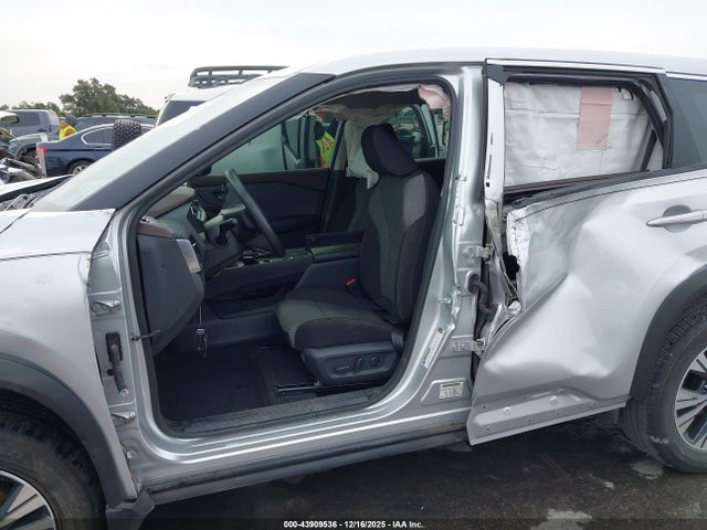 Продажа на аукционе авто 2023 Nissan Rogue Sv Fwd, vin: 5N1BT3BA3PC818026, номер лота: 43909536