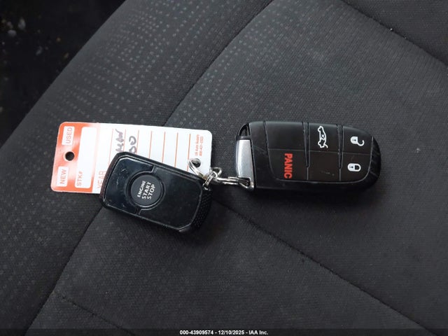 43909574 :رقم المزاد ، 1C3CCCAB5GN152668 vin ، 2016 Chrysler 200 Limited مزاد بيع