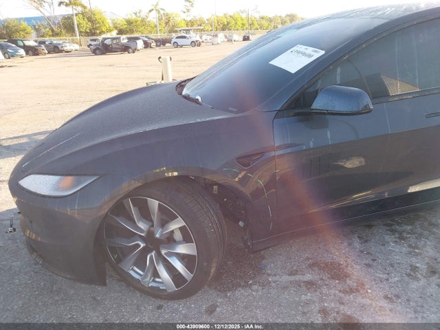 2026 TESLA MODEL 3 5YJ3E1EA4TF123845 Photo 5