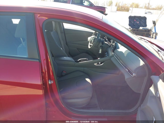 KMHLL4DG5RU821194 Hyundai ELANTRA SE