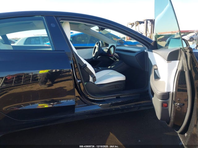 2025 TESLA MODEL 3 5YJ3E1EA9SF064614 Photo 4